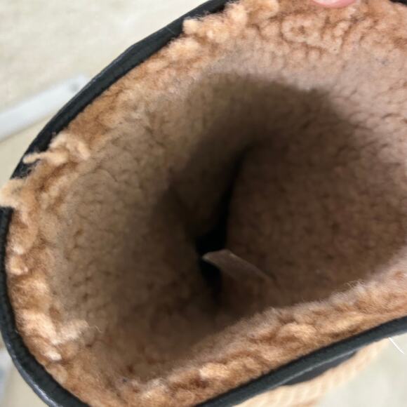 UGG Brooks Tall Black Leather Boots Genuine Sheepskin Lining Women’s Sz 8 Winter - Picture 15 of 16